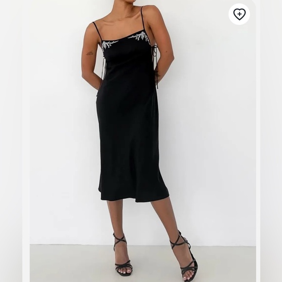 Rumored Meadow Midi Dress - Picture 3 of 9